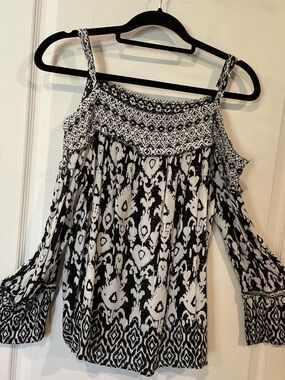INC International Concepts Black and White Cold-Shoulder Printed Blouse